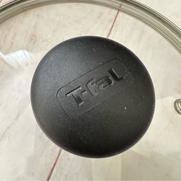 T-Fal Tempered Glass Lid With Vent - Inner Diameter 7.5” Reference 78S-S2 - Picture 2 of 5